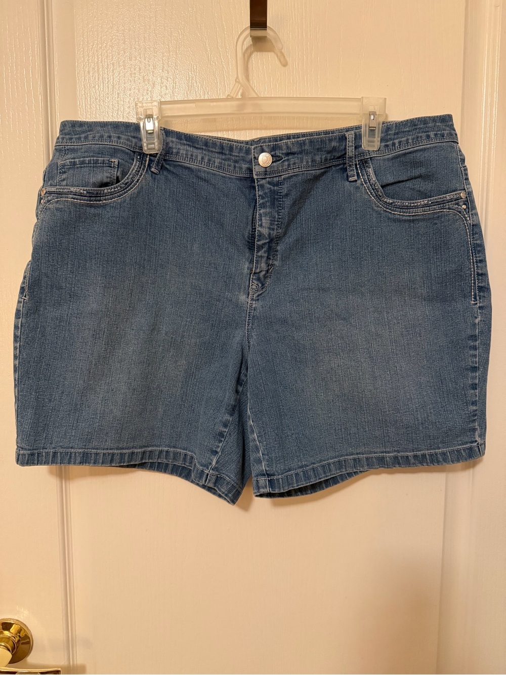 Gloria Vanderbilt Classic Light Blue Denim Shorts